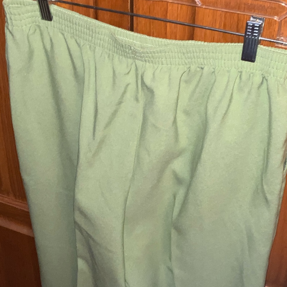 3$🤩Vayola Women’s Green Pants - Picture 5 of 7